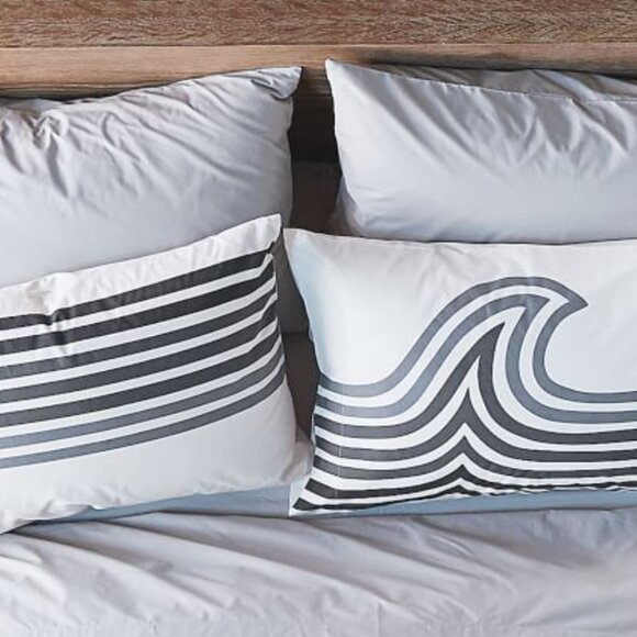 Pottery Barn Teen Grey Striped Standard Organic Pillow Cases New In Package - Picture 2 of 4